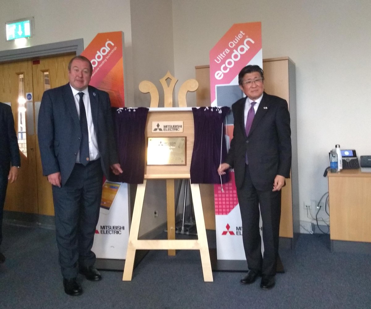 Further Education Minister @GraemeDeyMSP attended the opening of @meuk_les' new heat pump training centre in Livingston. It will provide training in the installation of clean heating technology with capacity to train over 1,000 people a year as part of the drive to net zero.