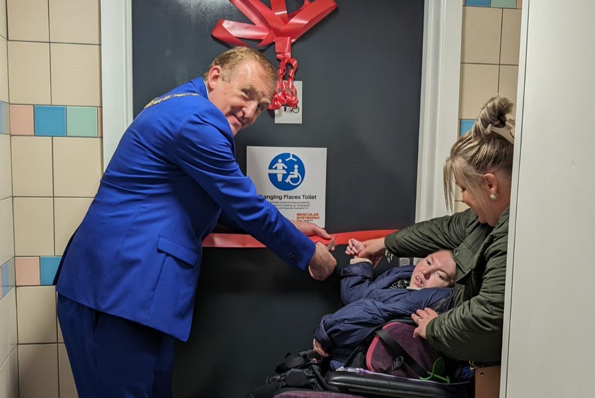 The Mayor had the pleasure of opening two new Changing Places toilets, delivered by Mytime Active, at the Pavilion in #Bromley and at #BigginHill Pool & Library. Thanks to @need2change_uk for their support Read more at mytimeactive.co.uk/wellbeing-miss… #ProudOfBromley @LBofBromley