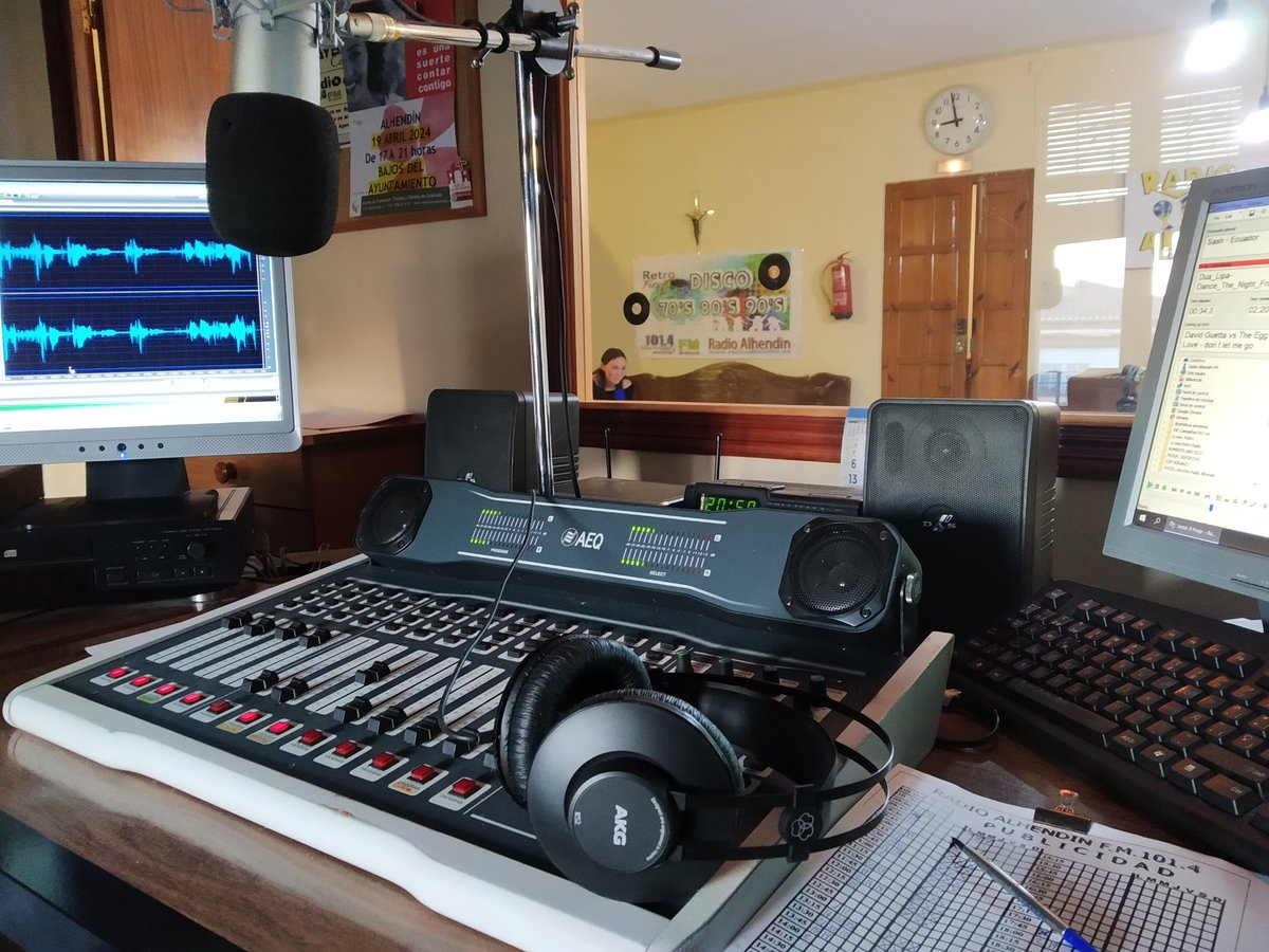 RadioAlhendinFM's tweet photo. 🎙Mañanas de 🅰️toda música.🎶
⏯En directo. FM 101.4 (Granada)
🌐https://t.co/DxKVnQ2RV3 https://t.co/BL3HnM7lKi