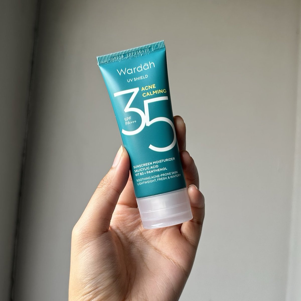 Obat jerawat sekaligus sunscreen cuman 30 ribuuuan!! Sering ngga sih, pas lagi jerawatan parah kita ngerasa ga cocok sama sunscreen✨ Kalo jerawat lagi meradang rasanya gatel dan panas, tapi ini jadi dingin dan nenangin jerawat banget.. #RacuninSkincare