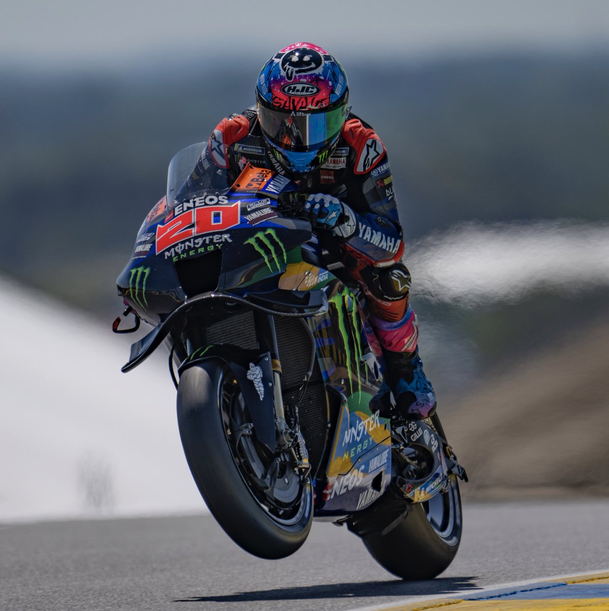 Happy #wheeliewednesday 😄 #MonsterYamaha | #MotoGP | #FrenchGP | #FQ20 | #FabioQuartararo