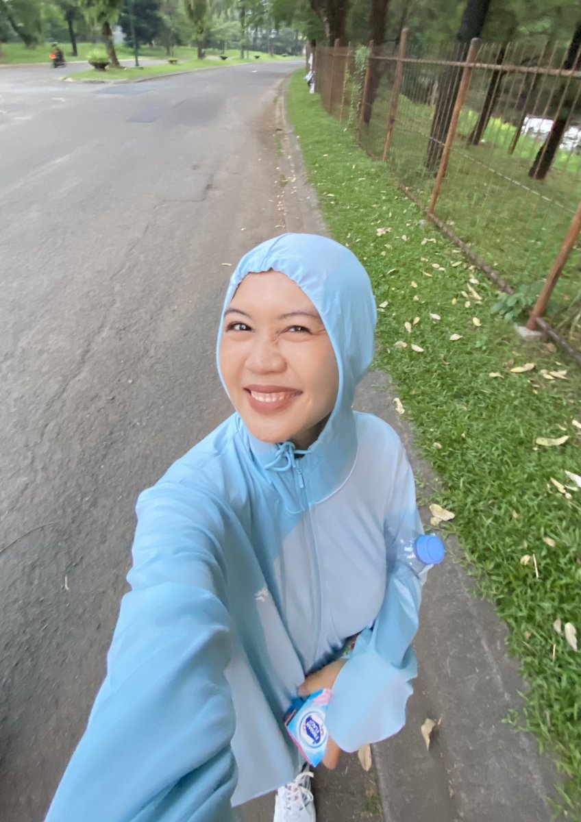 _mutiaraaaf's tweet photo. Pakai jacket UV pas lagi jogging menurut aku keputusan yg tepat sih 

Bahannya adem pollll jadi nyaman bgt dipakai! Udh gtu bisa nge protect kulit dari sinar UV dan bau asep ga bikin nempel 🤝 https://t.co/jRAnizNNvq