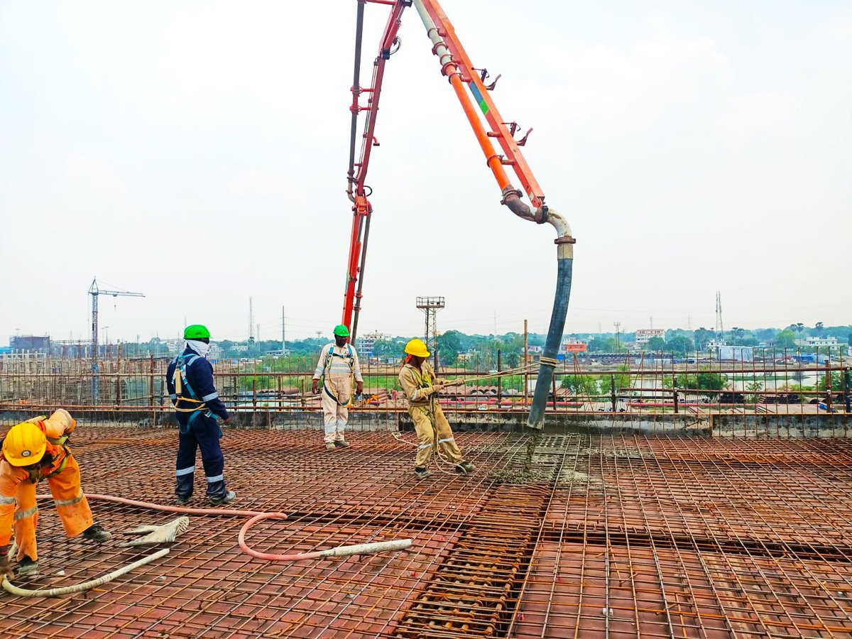 #MEIL is constructing the #PropyleneRecoveryUnit in #Bihar. Concrete pouring has started for the roof slab in the substation block.Stay tuned for more updates on this important project. 
#MeghaEngineering #Refinery