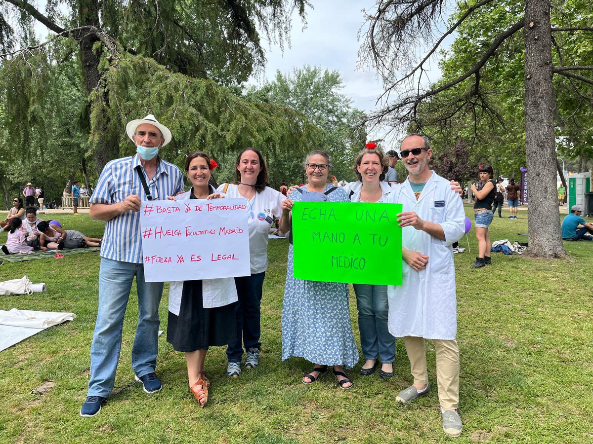 Hace dos años ya pedíamos a los madrileños en la pradera de san Isidro que nos echaran una mano a los @MedicosNoFijos. Seguimos luchando por una solución justa a la terrible situación de temporalidad que sufrimos.