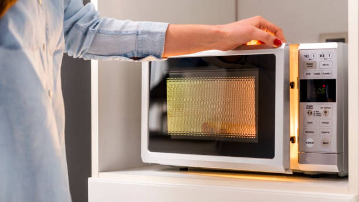 Is Microwave Cooking Good or Bad? A comprehensive guide on the advantages and disadvantages of microwave cooking #microwavecooking #cooking #healthtalk 
Details: punenownews.com/is-microwave-c…