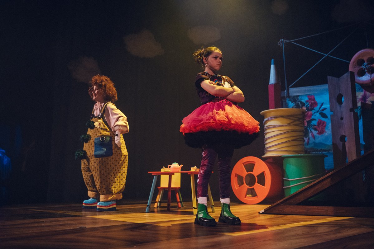 Frân Wen (@cwmnifranwen) on Twitter photo Hanner tymor drosodd 🙁
Ta waeth, mae sioe fyw Deian a Loli yn cyrraedd Caerdydd dydd Mercher yma 🌈🌤️
Half-term over mood! Brighten up your week with a visit to see Deian a Loli: Y Ribidirew Olaf at <a href="/ShermanTheatre/">Sherman Theatre / Theatr y Sherman</a> 🌈🌤️
🗓️ 5 - 8 Mehefin/June
🎟️ shermantheatre.co.uk/event/deian-a-… Hanner tymor drosodd 🙁
Ta waeth, mae sioe fyw Deian a Loli yn cyrraedd Caerdydd dydd Mercher yma 🌈🌤️
Half-term over mood! Brighten up your week with a visit to see Deian a Loli: Y Ribidirew Olaf at <a href="/ShermanTheatre/">Sherman Theatre / Theatr y Sherman</a> 🌈🌤️
🗓️ 5 - 8 Mehefin/June
🎟️ shermantheatre.co.uk/event/deian-a-…