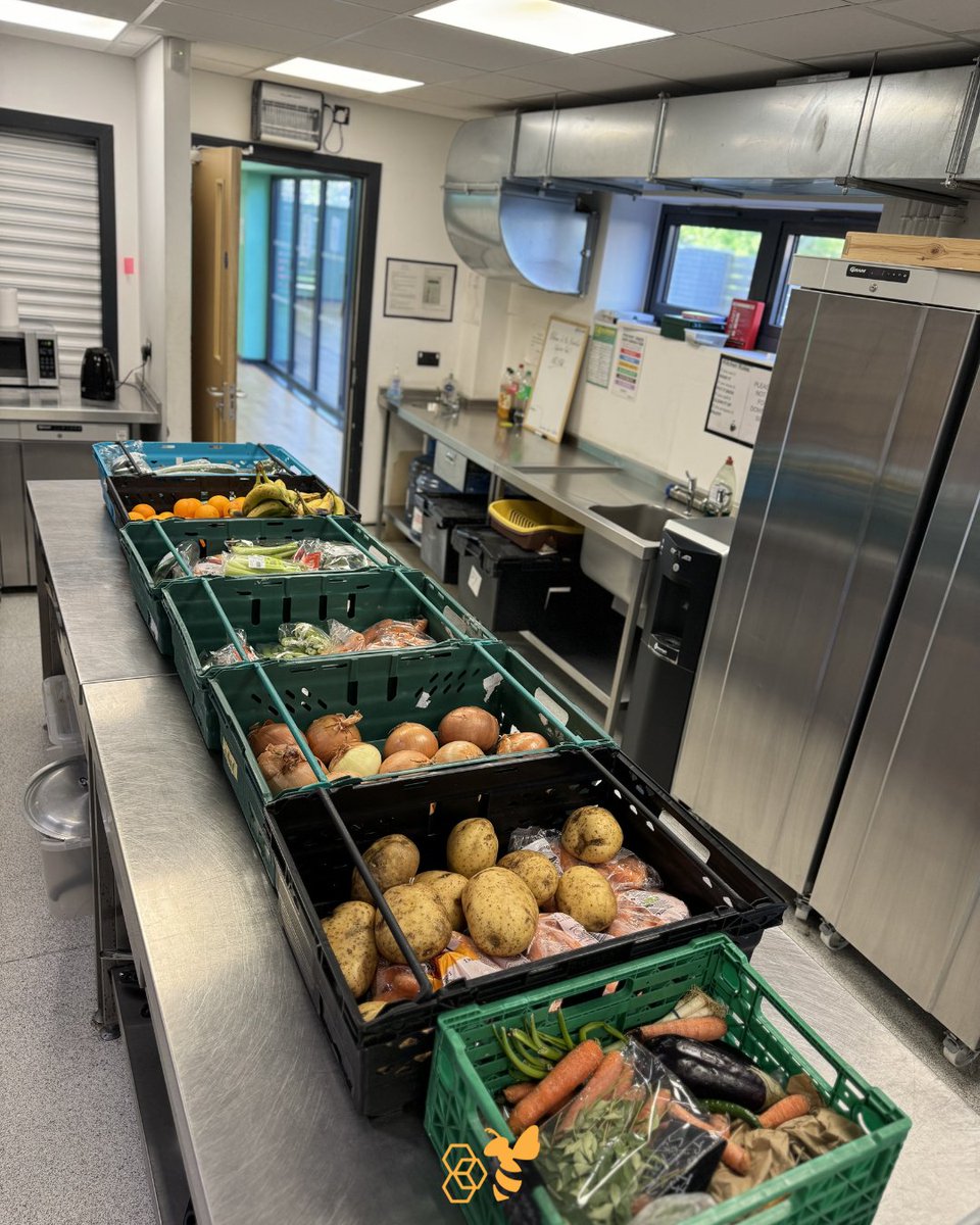Many many thanks to @thalesgroup #volunteers who joined us at #Clapham Community Canteen to turn surplus food into delicious three-course meals for our Guests! 🌟 They even managed to find some time and make homemade orange jam from fresh fruit 🍊😋 WOW 🤩 #EnrichingCommunities