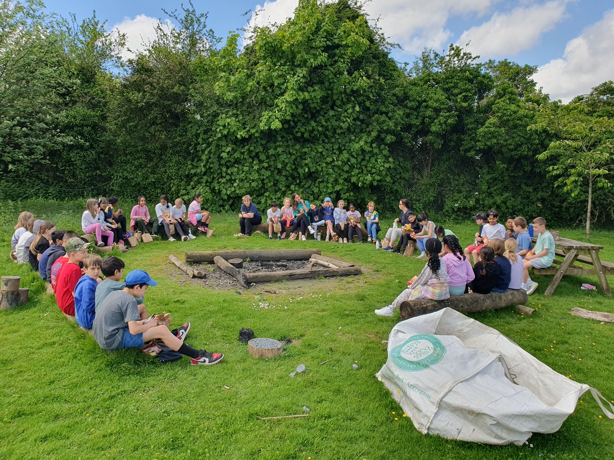 Lunch in the sun 🌞 #residentialfun #caterhamprep