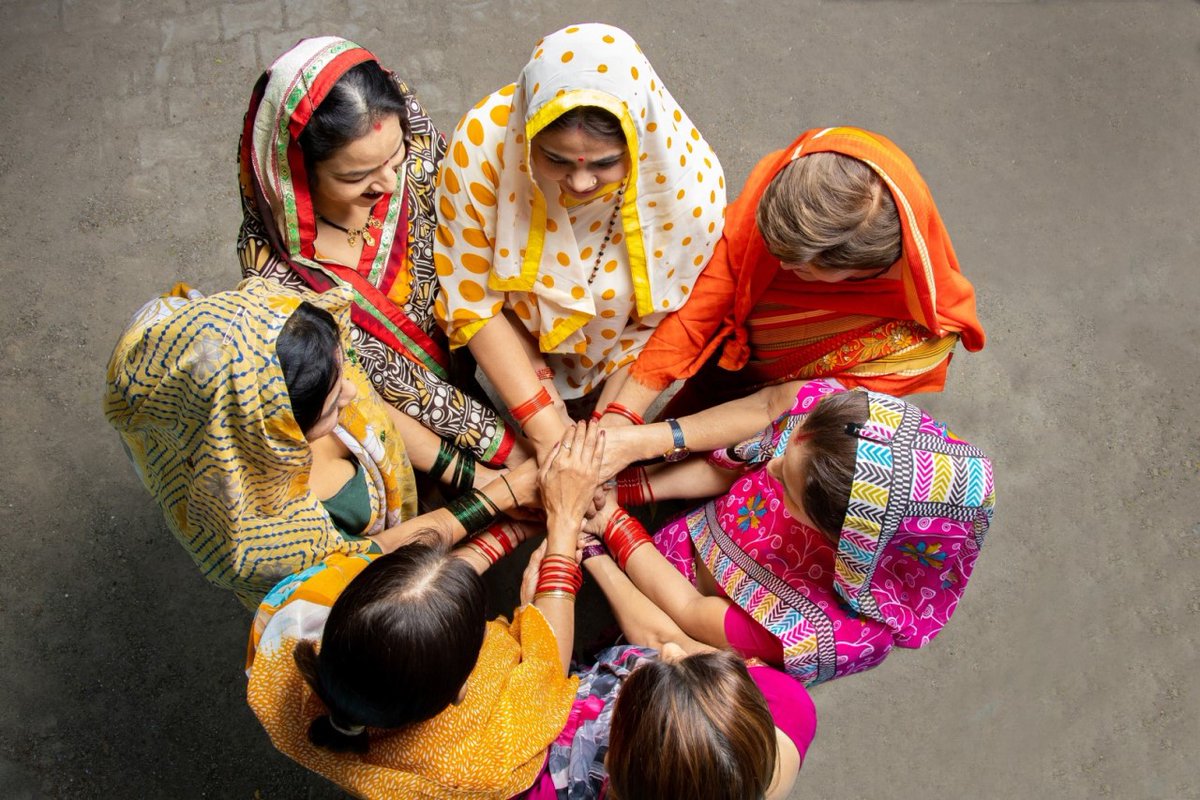 Discover how peer-to-peer learning bridges the mentorship gap for India’s women-led businesses. Our latest blog 👉tinyurl.com/yp45d54k explores community-based mentorship, with support from @MicroSave, WE Hub & funding from @MetLife Foundation.

#WomenEntrepreneurs #Mentorship