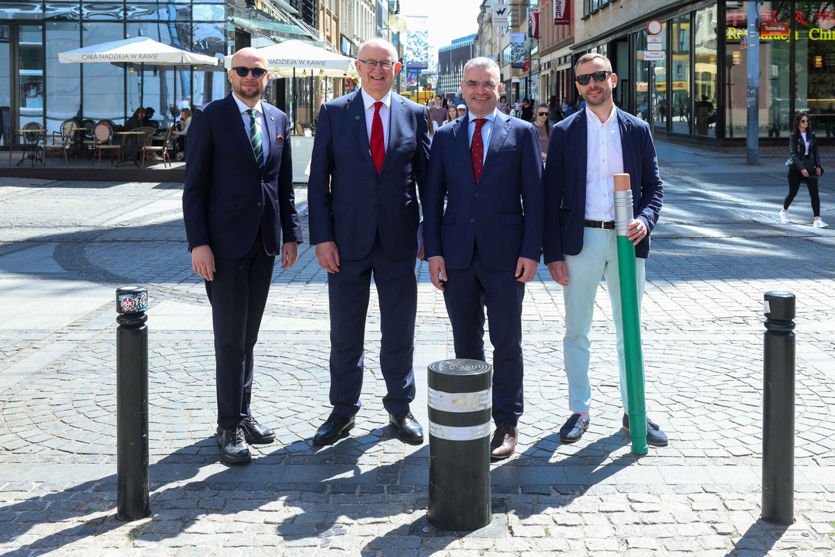 Minister for Trade Promotion, Digital and Company Regulation @daracalleary TD is leading an Enterprise Ireland Trade Mission to Poland this week, which will take place in the Polish cities of Wroclaw and Warsaw and include 37 Irish companies. Learn more: rebrand.ly/P-TM