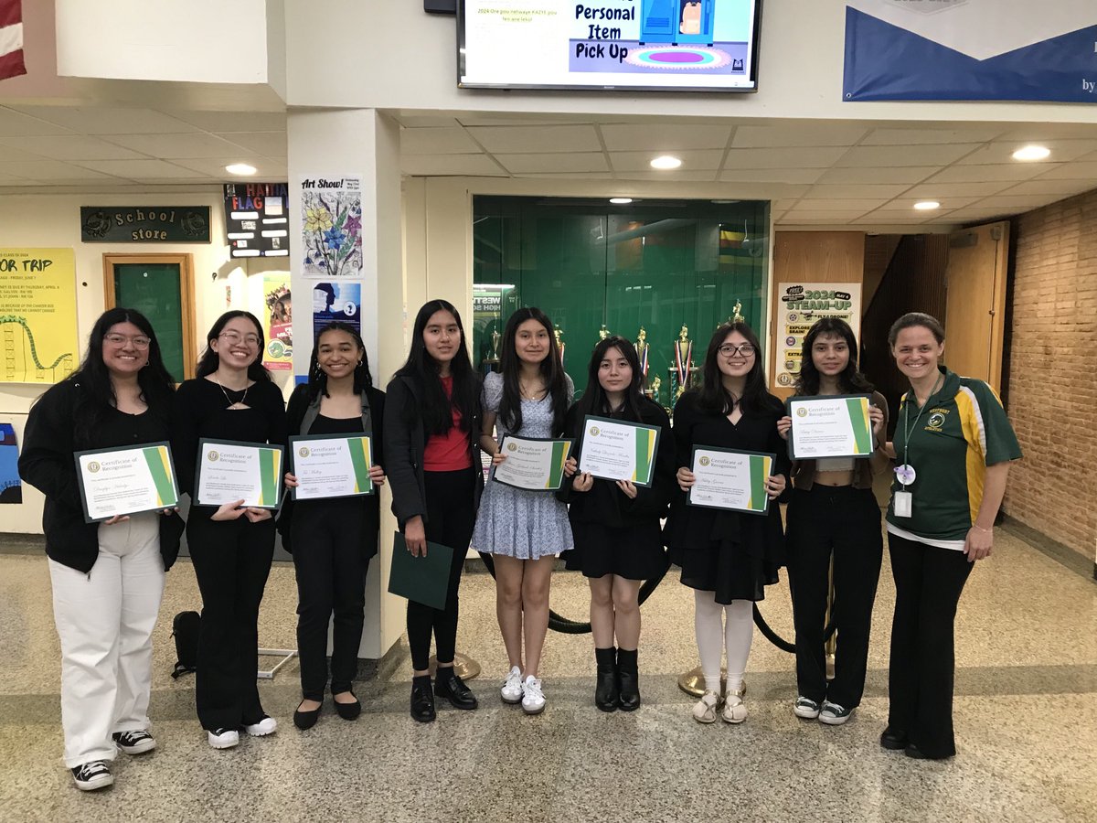 Westbury Varsity Girls Badminton won the the NYSPHSAA Scholar/ Athlete Team Award. These scholars earned grade point averages of 90 or above. The team finished their season with a 7-7 record. Congratulations to Coach Patty Mueller and her scholars.