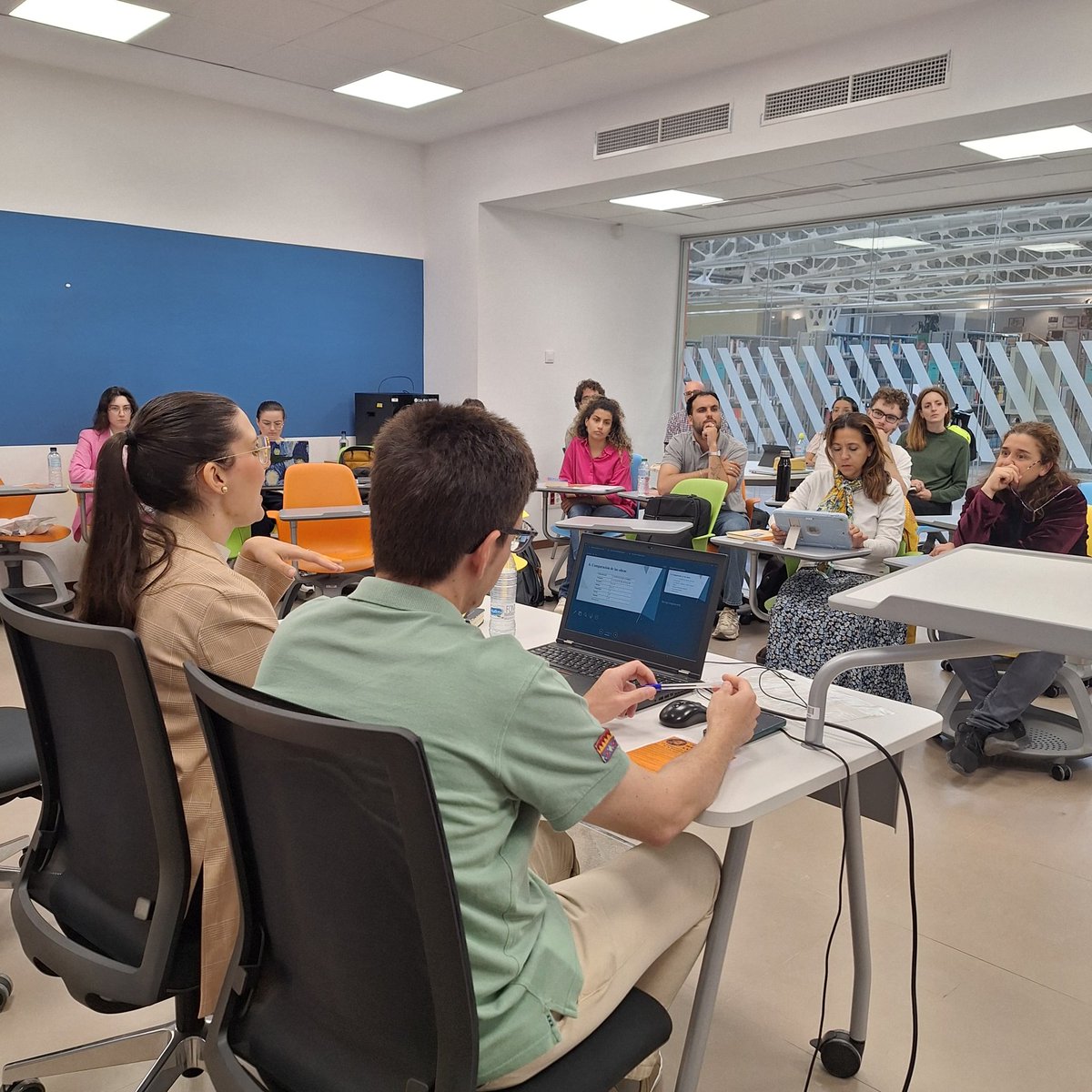 #HoyenlaUPO Congreso 'Tras las Huellas de la Antigüedad' organizado por la Revista Itálica y @f_humanidades 🦴 🗝 El alumnado comparte experiencias y resultados de sus TFG sobre el #mundoantiguo #HumanidadesUPO