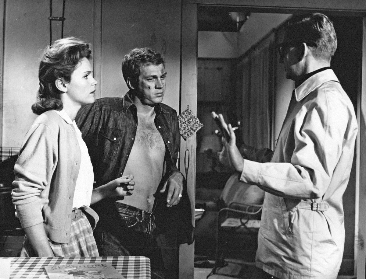 Steve McQueen with Lee Remick and director Robert Mulligan on the set of the rarely seen 1965 drama BABY THE RAIN MUST FALL #SteveMcQueen