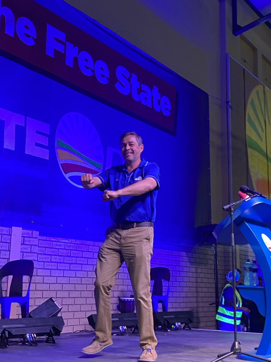 DAFSNews's tweet photo. 🇿🇦💙🎤 | LET’S GO FREE STATE!!! 👏👏👏

DA Free State Premier Candidate Roy Jankielsohn at the final rally. 

We must vote DA on 29 May to rescue the Free State from unemployment and cadre deployment! https://t.co/eVzktDkhsq