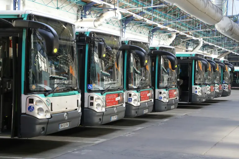 La RATP s'attaque au problème des conducteurs de bus exerçant comme chauffeur VTC en parallèle Lire l'article : sudradio.fr/societe/la-rat…