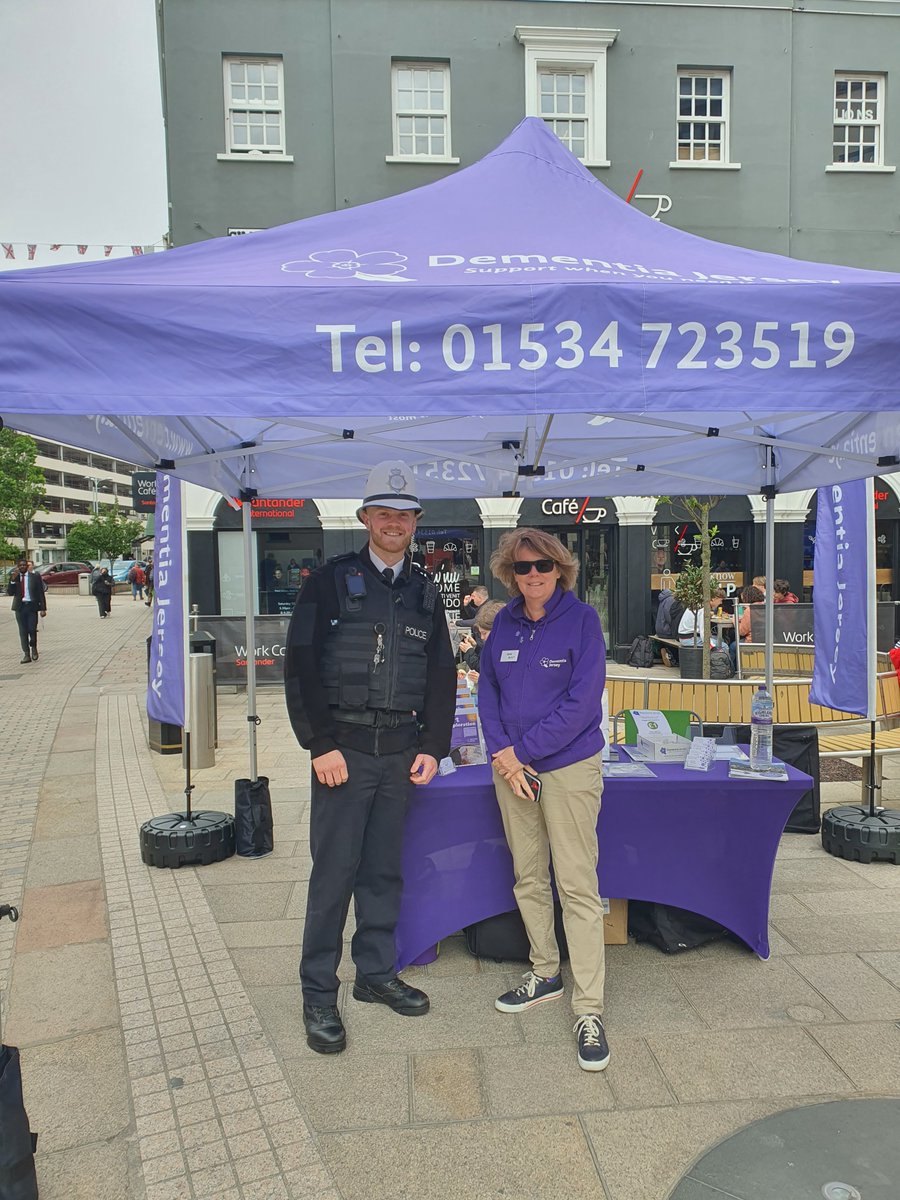 St Helier Officer, PC McCallum is at the Dementia Jersey pop up stall at Charing Cross today where Jane is raising awareness of the work they do to support those dealing with Dementia and those who care for them. Jane will host a talk at Santander Work Cafe starting at 13:00.