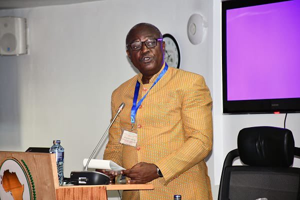 @HuyamSalih @malebohellen @HBoussini @johnoppongotoo @patricialumba @JosefaSacko @MrMuraya @WOAH @FAOAfrica Dr. Mabela, President of @woah Commission for Africa, advocates for unity in addressing critical issues. Highlighting the importance of common positions on sanitation & market access, he underscores the power of consensus in navigating global trade. #AnimalHealth