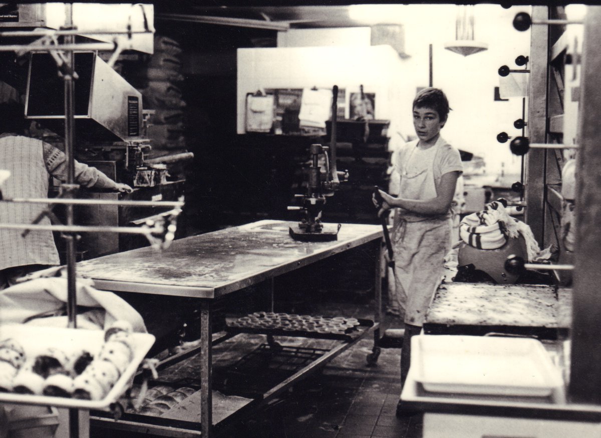 Bakery at the Agora, #Wolverton 1983.

How we preserve MK #memories: livingarchive.org.uk

Buy bargain books: livingarchive.org.uk/content/catego…

#placemaking #community #history #MiltonKeynes #heritage #culture #britishculture #archive #bake #bakery #Agora #NationalDoughnutWeek