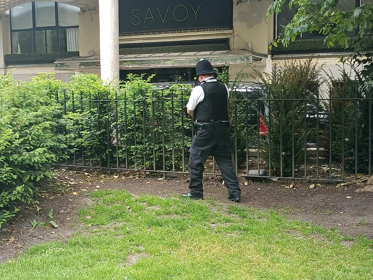 Our officers conducted joint patrols and weapon sweeps around Westminster, targeting places like Embankment Gardens and Leicester Square. 

The week of action for OP Sceptre is under way. 

To read more about what OP Sceptre is - news.npcc.police.uk/releases/almos…

#mylocalMet #OpSceptre