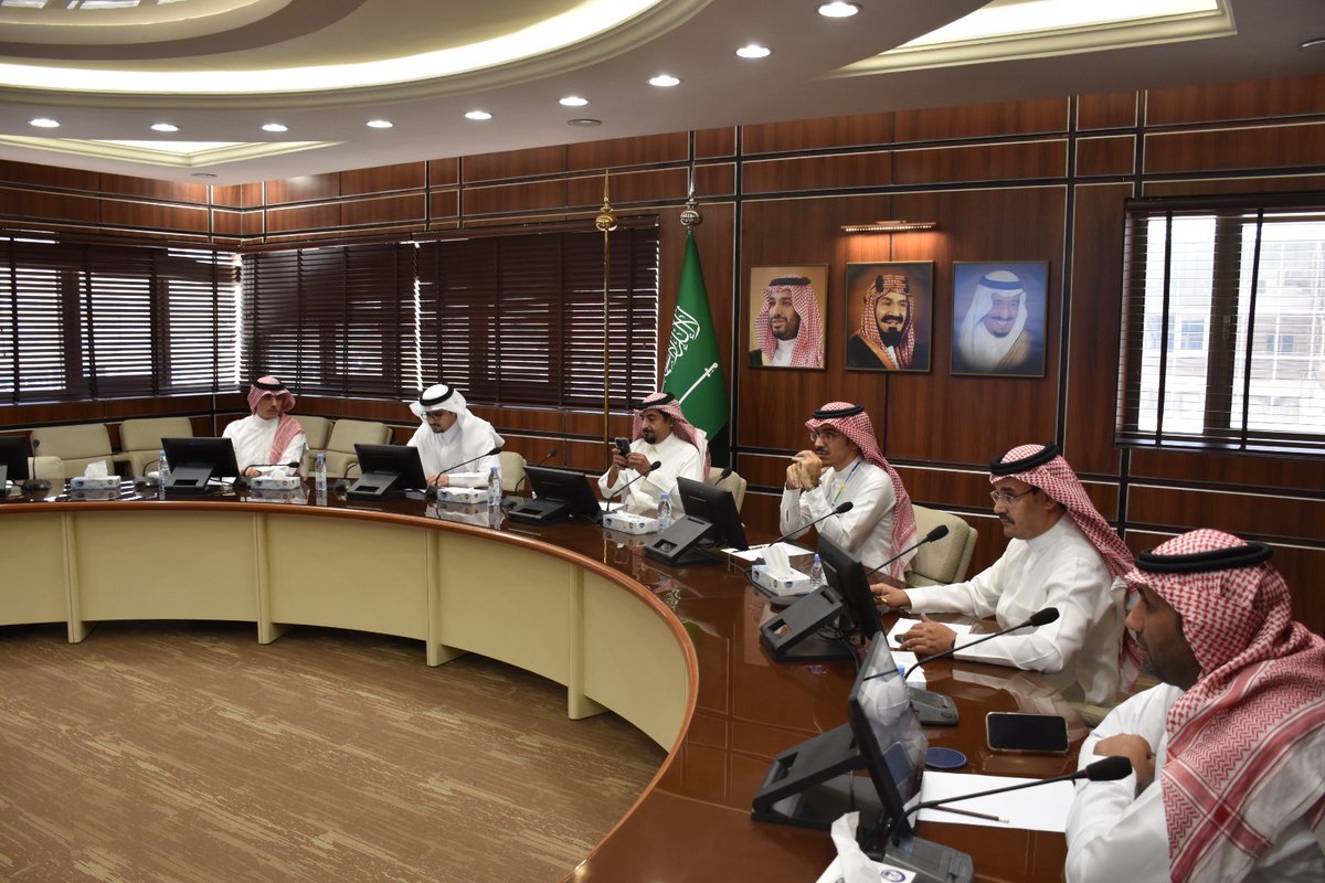 🔵 دشن عضوا مجلس إدارة #غرفة_أبها م. سلطان آل دباره <a href="/Eng_SultanMahdi/">م. سلطان بن مهدي آل دباره Eng. Sultan Bin Mahdi</a> و أ. سعيد آل قماش <a href="/saeed_gamash/">سعيد آل قماش</a> نظام الترشح والتصويت للجان القطاعية بالغرفة وقد تضمن النظام ضوابط الترشح والانتخاب للجان القطاعية بحسب اللائحة التنفيذية وذلك بحضور  الأمين العام للغرفة د.رياض آل عقران <a href="/AlaqranR/">د. رياض بن أحمد آل عقران</a>