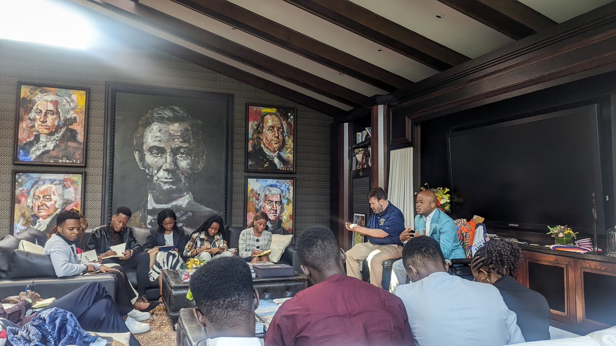 Students of our Global Leadership Program had such an interactive session with our founder, @FredSwaniker  in LA!. 

They received first-hand wisdom and got inspired to potentially lead Africa into a brighter future. 

#ALU #ALC #GlobalLeadership #FredSwaniker  #SiliconValley