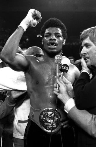 LeaWorrall's tweet photo. 15th Feb 1978: Leon Spinks beat Muhammad Ali to become the undisputed (WBC&amp;WBA) champion. The world had to wait until 1st August 1987 before the heavyweight division had a new undisputed (WBC WBA &amp; IBF) king when Mike Tyson defeated Tony Tucker
#FuryUsyk 

https://t.co/YgfesiPWV7 https://t.co/te0fVxBboS
