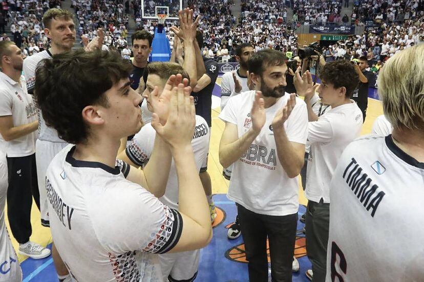 El cap de setmana passat l'Obradoiro va confirmar el seu descens de l'ACB tot hi haver guanyat 4/5 en els darrers partits.🤕

Això ens dona una llicó important que com no es pot arreglar una temporada al darrer mes i com s'ha de tenir tot programat desde l'inici.🏀

#24peafeinefc