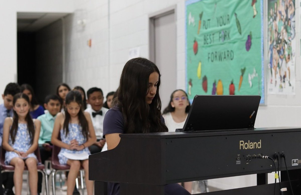 Beautiful performances by our piano 🎹 students at our @Montwood_MS piano rectial. @LAguirre_mms @vherrera_mms