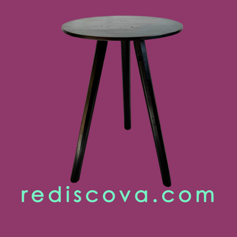 Handmade Tripod Cricket table made from reclaimed wood by rediscova 
Click on the link below for purchase details 
etsy.me/3Qtmb26
#homedecor #interiordesign #sustainability #handmade #interiors #table  #madetoorder #handmade #wednesdaymotivation