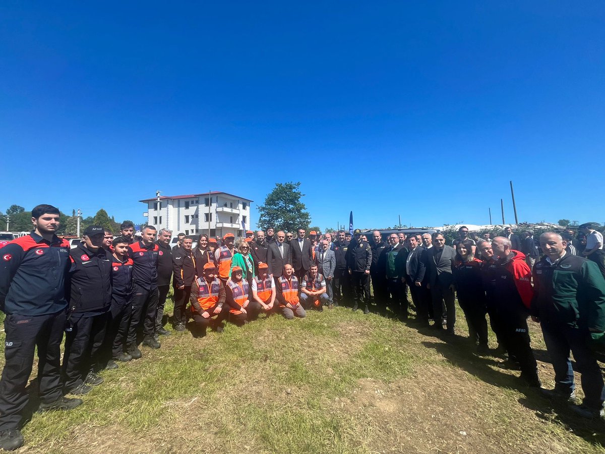 📍 Ordu “Afetlere hazır Türkiye” hedefimiz doğrultusunda tüm gücümüz ve imkanlarımıza çalışıyor; risk azaltma ve hazırlık çalışmalarına aralıksız devam ediyoruz. AFAD Başkanımız Vali Sn.Okay MEMİŞ, #AFAD ve @dsigovtr işbirliği ile yürütülen 'Karadeniz Derelerinde Risk Azaltma