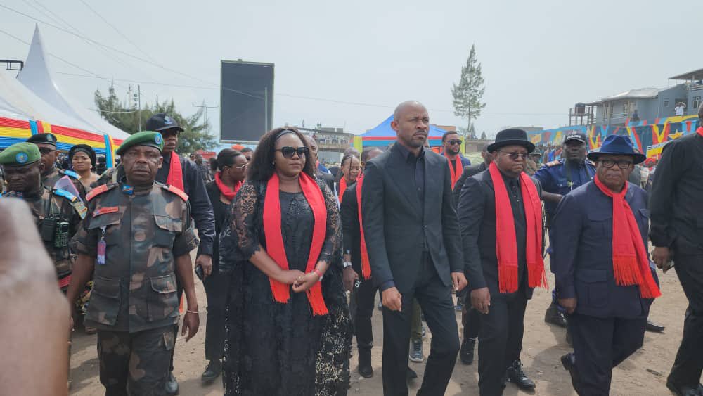 #RDC: #Goma | Obsèques des victimes à #Goma | Accompagné du Gouverneur militaire, la délégation composée des membres du gouvernement dont les ministres @PatrickMuyaya , Fabrice Puela et Modeste Mutinga est arrivée sur place.