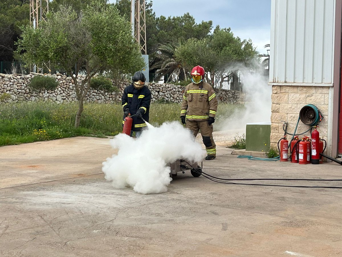 SUPBaleares's tweet image. Segundo día del curso &quot;Coordinación de Policías y Bomberos &quot;

Está siendo una experiencia increíble gracias  als 👨‍🚒👨‍🚒 Bombers del Consell de Menorca

#SupLíderEnFormación