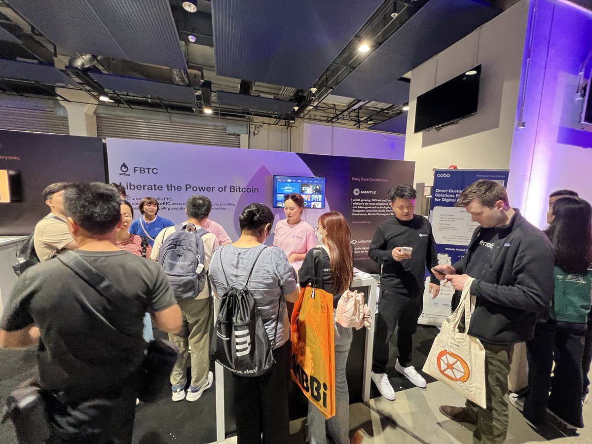 Last week was an epic blast in Hong Kong 🇭🇰 FBTC debuted with a launch party attended by 400+ guests, and also met some of you at our booth at @BitcoinConfAsia, discussing the future of #Bitcoin! ❓Missed out on the fun? Check out the recap: medium.com/@fbtc_official…