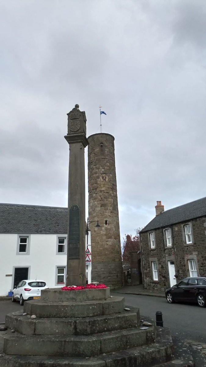 Science Facts this #TowerTuesday - did you know the the War Memorial is actually taller than our #VeryFamousTower? Pic courtesy of local follower Pat - we'd love to see your Tower photos, whether they prove the theory or not! 😆