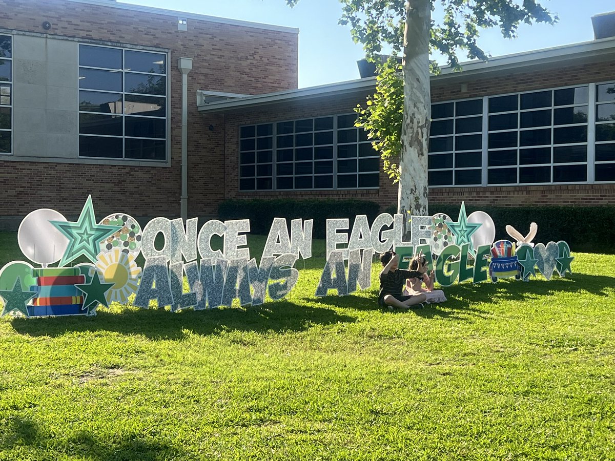 Yes, we love Greenwood Hills! What an incredible night to honor the legacy of the Eagles! 💙💙💙 #risdweareone