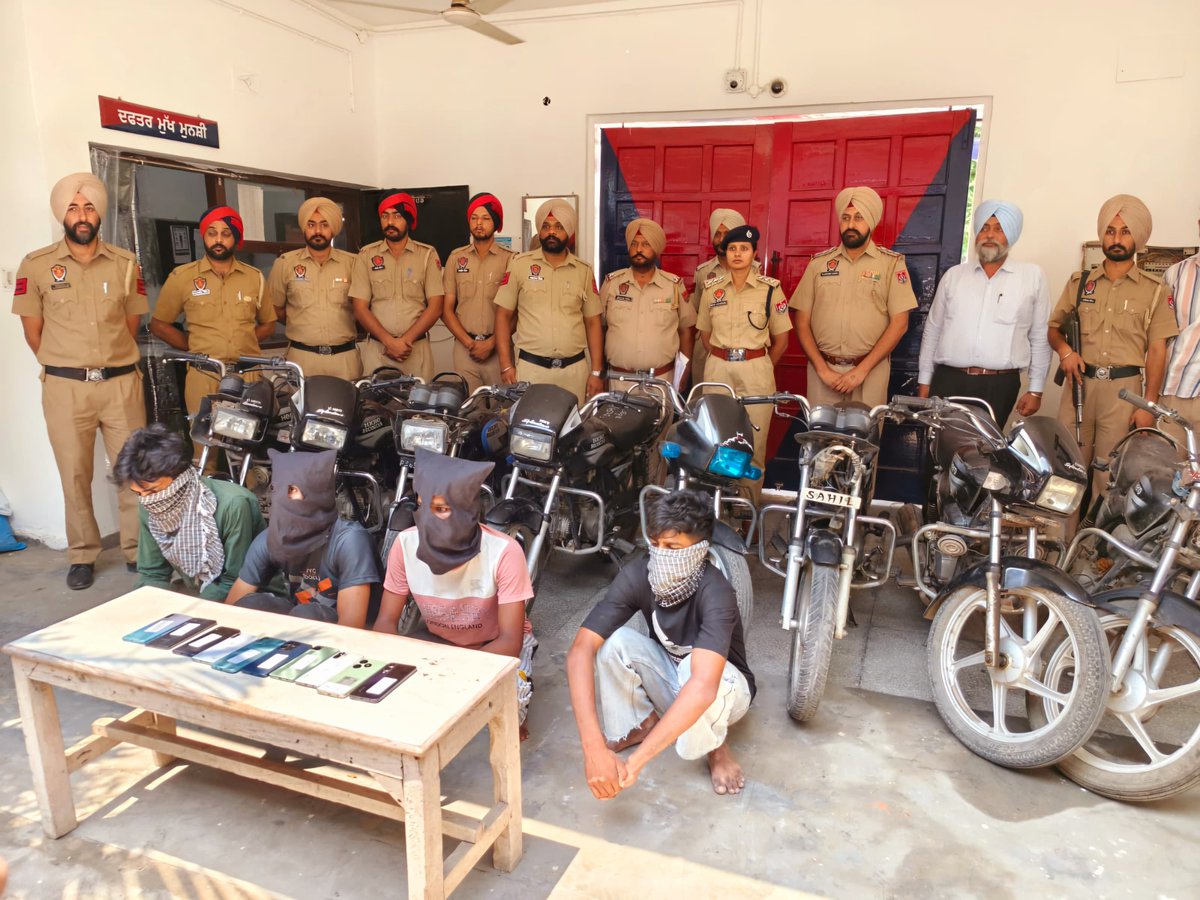 Delivering a strong blow to criminal activities, Patiala Police (PS City Samana) has apprehended 4 members of a notorious vehicle theft and mobile phone snatching gang. This operation has led to the recovery of 8 stolen motorcycles and 10 mobile phones. #ActionAgainstCrime