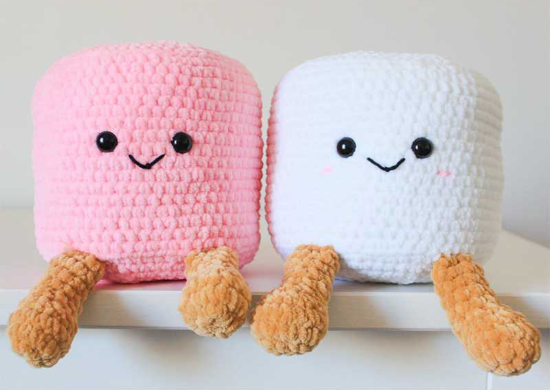 A super cute and tasty free pattern from Cygnet Crochet a marshmallow or two in Cygnet Jelly Baby yarn. A sweet free pattern treat! Find the pattern - ow.ly/6O3K50RFQXV Will you choose white or pink? ow.ly/qsR150RFQXU