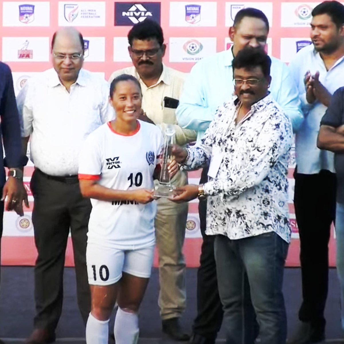 Give her the 'Arjuna Award' already @IndiaSports @IndianFootball, no one deserves it more! This lady's contribution to Women's football in India needs its rightful recognition!

Top Goalscorer + Best Player of the Championships even today!

The one and only @BalaDevi_10 🐐🙌🏽