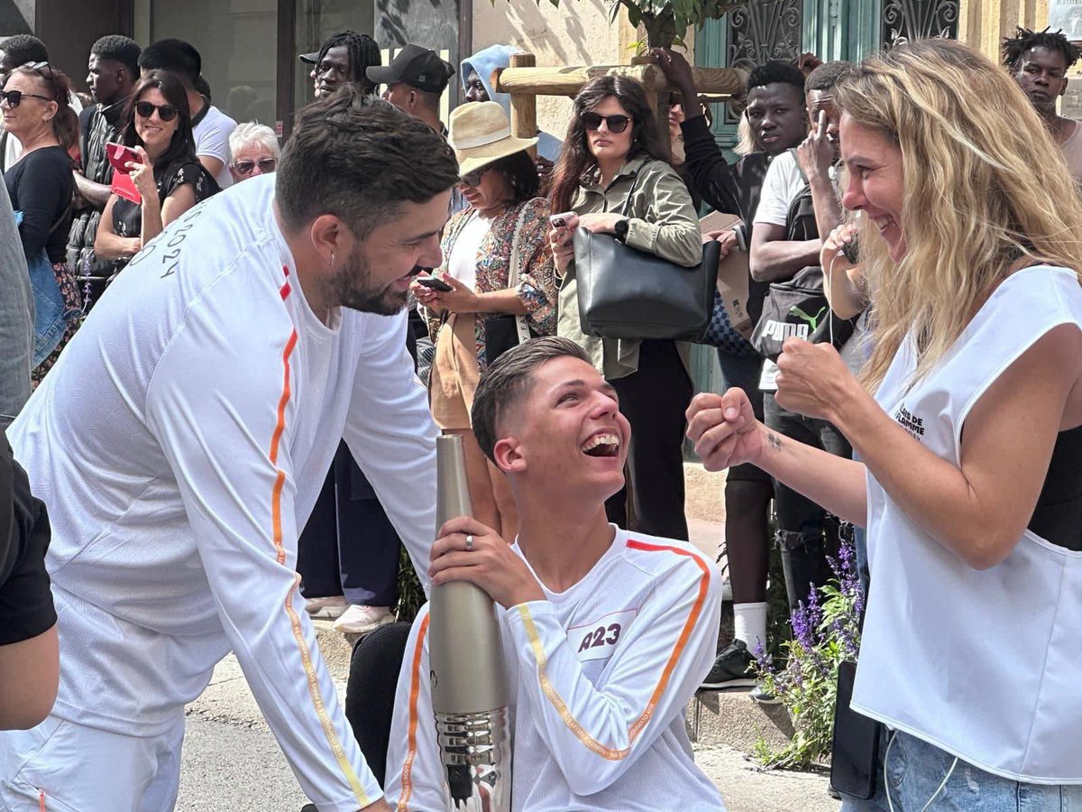 🚨 Un grand moment d'émotion ! Artus et Sofian ont porté avec fierté la Flamme Olympique, hier à Montpellier ! ❤️‍🔥 (via Paris Match)