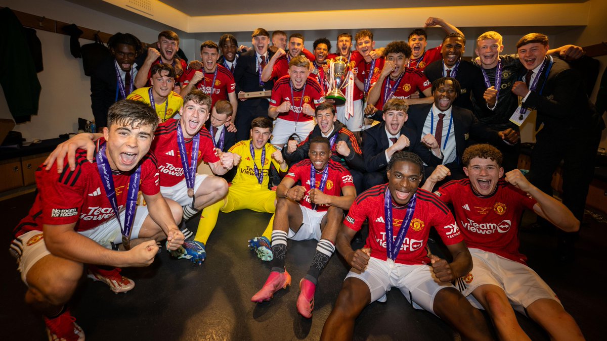 These @ManUtd title celebrations 🏆🎉

Yesterday they were crowned #PLU18 National Champions with a win over Chelsea!
