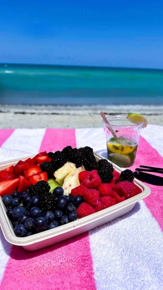 Here is to colorful days and endless sun rays at Miami's beachfront. buff.ly/2tjBRgE

📸 @ellabilu_fitness 

#miamivibes #beachlife #miamigetaway #miamibliss #miamimagic #oceanfront #fruits #fresh #colorfuldays #beachdays #miamidreaming #traveltomiami #miamibeach