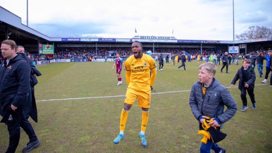 Deji Sotona is on his way out of Doncaster Rovers!🇮🇪 The Mullingar native was on loan at Boston United last season and was outstanding in their playoff run that got them promoted whilst becoming a fan favourite. There is plenty of interest in the winger from teams in England,