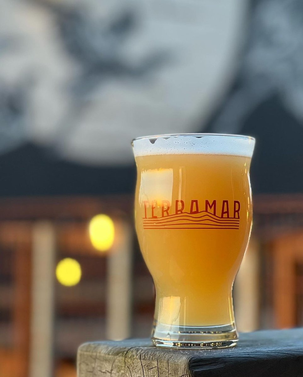 Take the Skagit Food Trail to enjoy Skagit sourced hand-crafted beer, cider, spirits, and pizza along with a spectacular sunset view from Terramar Brewing & Distilling . Did we mention the beautiful view? 🍻
visitskagitvalley.com/passports/

Discover the Magic of Skagit #magicskagit✨