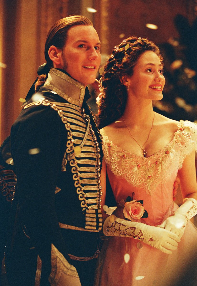 🌹#オペラ座豆知識 老ラウルが移動中に目を止めるアクセサリー店の看板