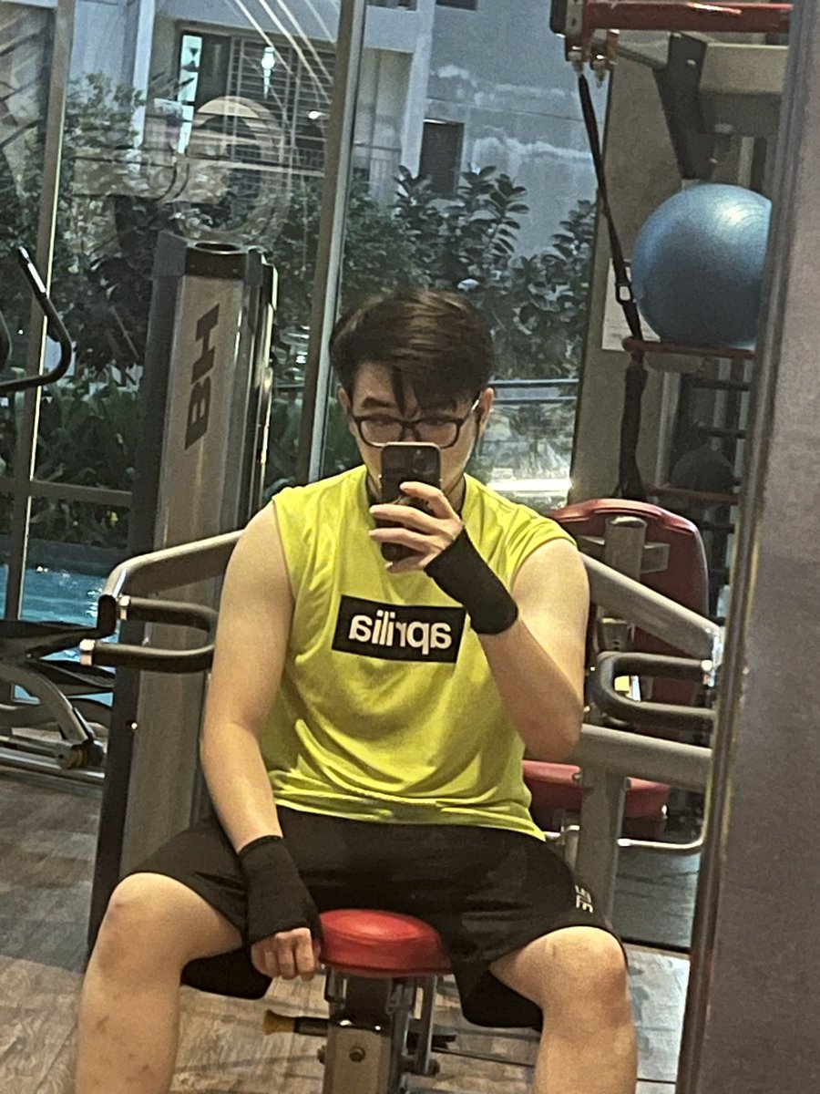 Otakuweebyo's tweet photo. Me trying not to cringe so hard when I said I wanna be a manga/illustrator artist which looks like the cute main character that they draw….hahahaha…😂🤣
#workout
#weightlost https://t.co/ORFIO78F0b