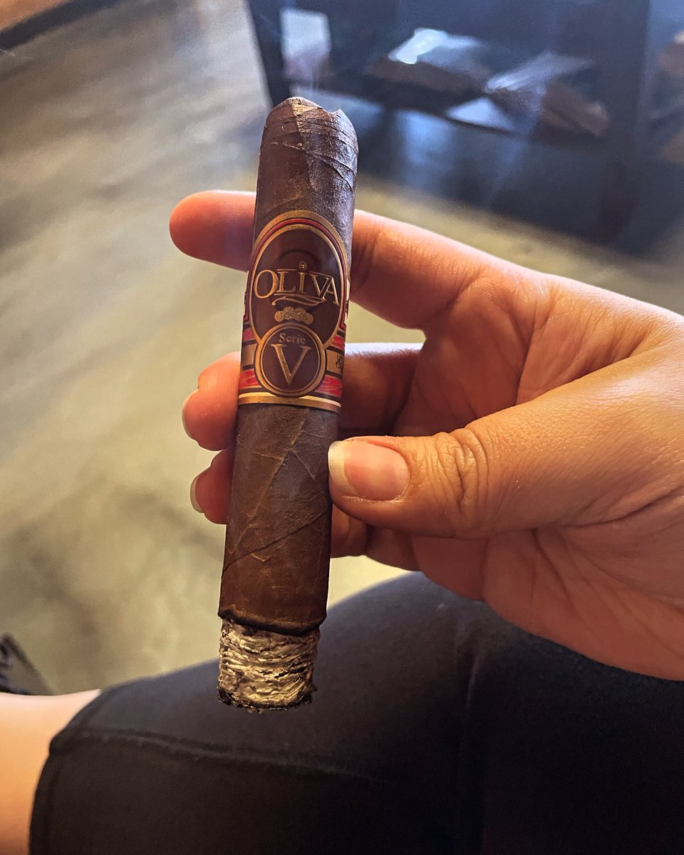 #cigartime #olivaseriev #olivacigars #oliva Thank you Steve #elcidscigarshop #elcidscigars #elcidscigarlounge #elcidstobacco #elcids #cigaroftheday #cigars #cigarboss #cigarlounge #cigarshop #sophiassmokes #cigarsmoker #cigarpassion #botl #sotl #cigarnation #cigarchick