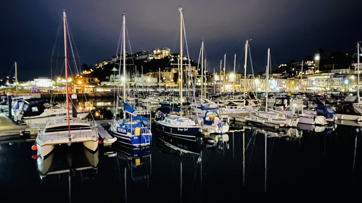 #Torquay - English Riviera 🌴 #Devon #UK

See our guide to:
#Beaches 🏖️
#Restaurants  & #Bars🍹🍸 🍷 
#Theatre 🎭 & #Cinema 🎦
#ThingsToDo 🚤

>marinerstorquay.com/english-riviera

#BookDirect #Holiday #Travel #Family #London #Wales #Photo #Views #Drone #Images #PHOTOTIME #Art #Love #Surrey