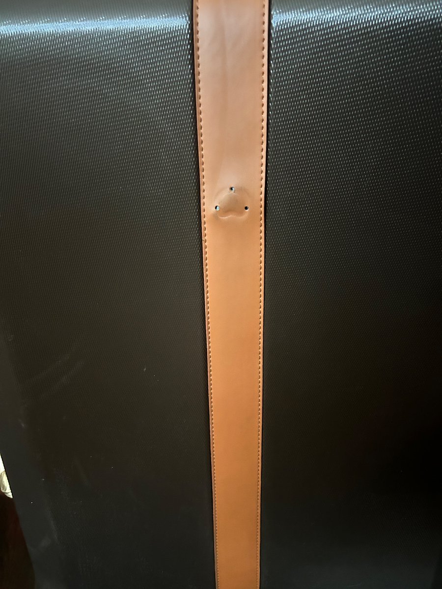 ImPrantiks's tweet photo. Disappointed with Indigo customer service. My bag was sabotaged and deliberately the logo was removed from the bag but this was termed as normal wear and tear. Inspite of explaining clearly on what the issue was, scripted response sent by escalation team. @IndiGo6E https://t.co/irNGpV6pJ5