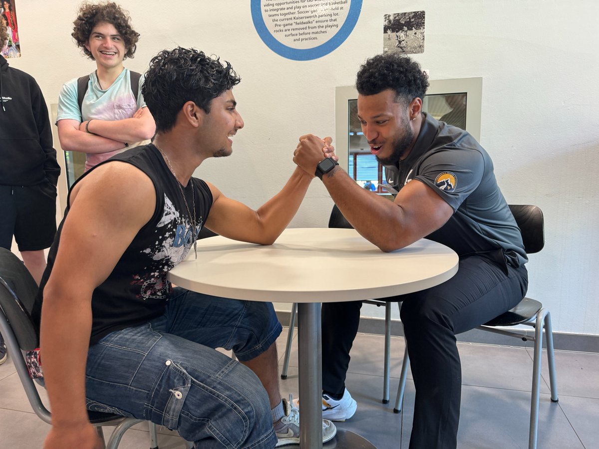 International School of Düsseldorf tweet media