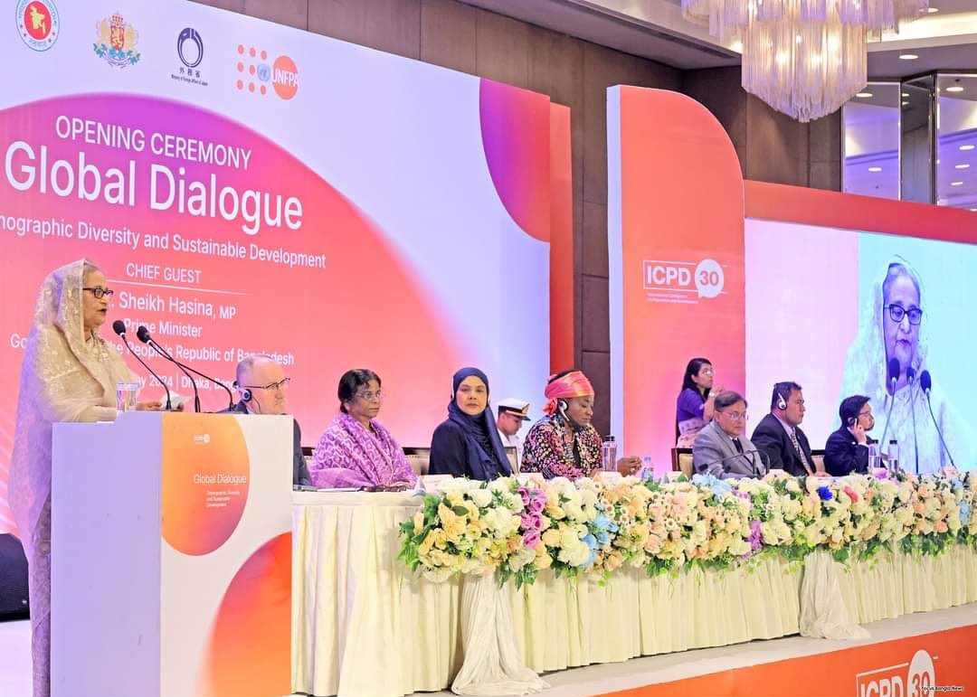 Health is a human right ! Through the leadership of Her Excellency the Prime Minister of Bangladesh Sheikh Hasina. Health care is provided to Rohingya refugees in #Bangladesh who are over one million mostly are women, girls & children -commendable 👏 #ICPD30 #OurCommonFuture